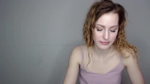 Snapshot of erdbeeren_mit_sahne chatting on 12/09/24, 06:01 Erdbeeren mit Sahne online show from 12/09/24, 06:01