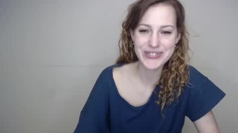 Snapshot of erdbeeren_mit_sahne chatting on 01/05/25, 01:58 Erdbeeren mit Sahne online show from 01/05/25, 01:58