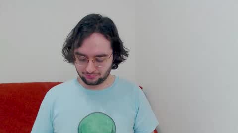 Snapshot of eren_jaeger2000 chatting on 12/05/25, 04:21 Eren online show from 12/05/25, 04:21