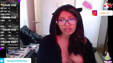 Snapshot of eren_mikasa chatting on 01/20/25, 04:12 sofia online show from 01/20/25, 04:12