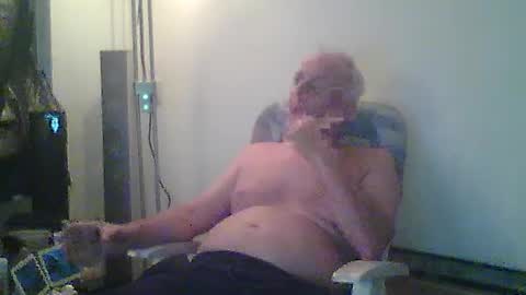 Snapshot of eric204 chatting on 07/07/26, 06:23 Eric online show from 07/07/26, 06:23