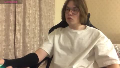 Snapshot of eric_bucks chatting on 03/01/26, 08:55 haru moon online show from 03/01/26, 08:55