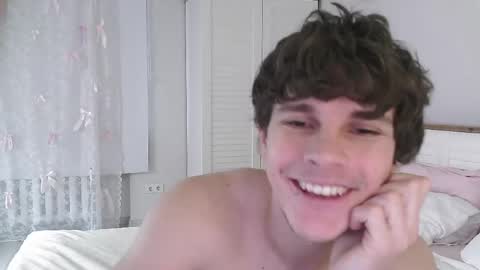 Snapshot of eric_crush chatting on 04/24/26, 04:15 Eric Crush online show from 04/24/26, 04:15