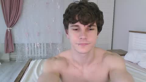 Snapshot of eric_crush chatting on 05/02/26, 04:17 Eric Crush online show from 05/02/26, 04:17