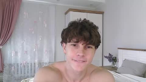 Snapshot of eric_crush chatting on 05/11/26, 04:07 Eric Crush online show from 05/11/26, 04:07