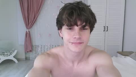 Snapshot of eric_crush chatting on 05/12/26, 04:20 Eric Crush online show from 05/12/26, 04:20