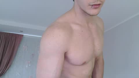 Snapshot of eric_crush chatting on 05/19/26, 04:30 Eric Crush online show from 05/19/26, 04:30
