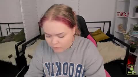 erica_love_ online show from 10/11/25, 05:39