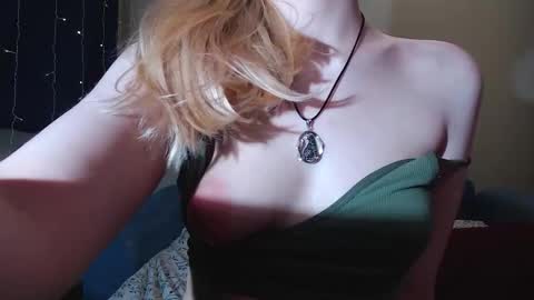 Snapshot of erica_mayer chatting on 10/12/25, 10:58 Erica online show from 10/12/25, 10:58