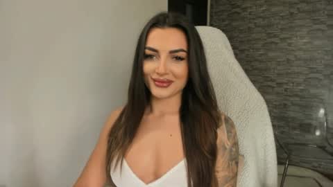 Snapshot of erica_xoo chatting on 05/14/26, 06:53 Riaaa online show from 05/14/26, 06:53