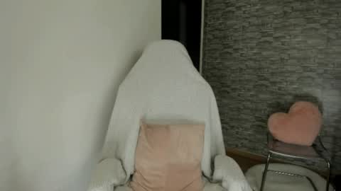 Snapshot of erica_xoo chatting on 05/26/26, 05:36 Riaaa online show from 05/26/26, 05:36