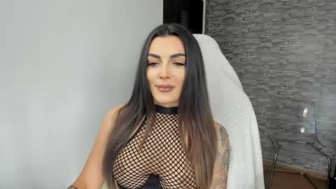 Snapshot of erica_xoo chatting on 06/15/26, 05:26 Riaaa online show from 06/15/26, 05:26