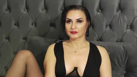 Snapshot of ericarosse chatting on 12/15/24, 11:20 Erica online show from 12/15/24, 11:20