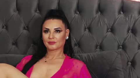 Snapshot of ericarosse chatting on 12/19/24, 10:10 Erica online show from 12/19/24, 10:10