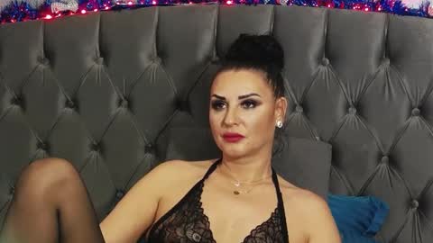 Snapshot of ericarosse chatting on 12/21/24, 10:51 Erica online show from 12/21/24, 10:51