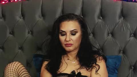 Snapshot of ericarosse chatting on 12/27/24, 03:26 Erica online show from 12/27/24, 03:26