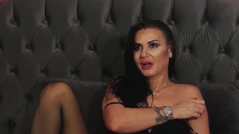 Snapshot of ericarosse chatting on 02/01/25, 10:34 Erica online show from 02/01/25, 10:34