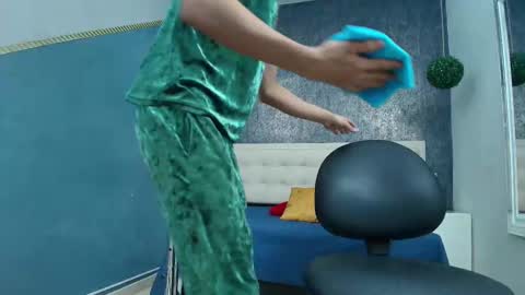   online show from 01/12/26, 04:07