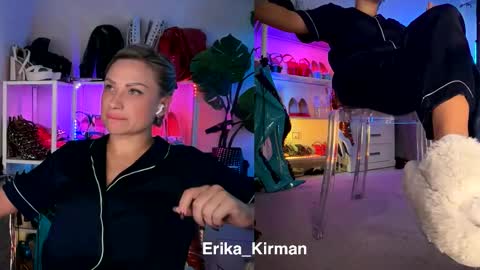 Erika      online show from 11/11/25, 10:04