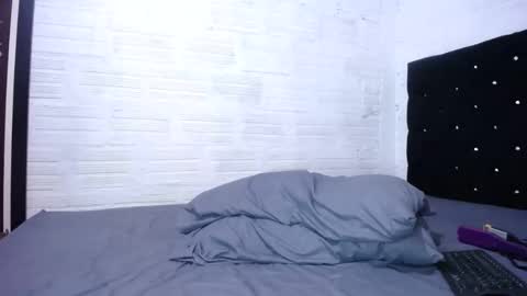 Im Erika an independent model. online show from 10/28/25, 08:44