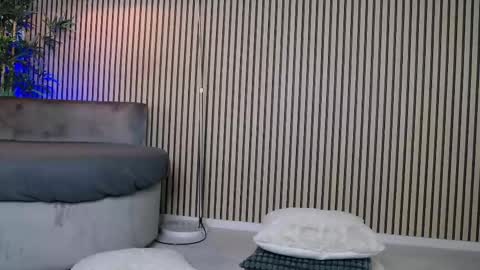 erikarossee online show from 12/01/25, 06:07