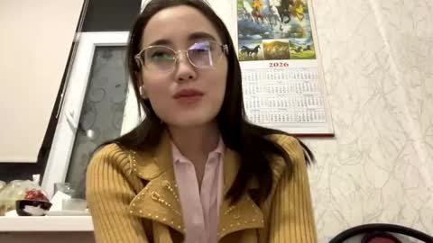 Snapshot of erinnthurmond chatting on 05/25/26, 08:59 Luna online show from 05/25/26, 08:59