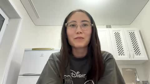 Snapshot of erinnthurmond chatting on 06/21/26, 09:17 Luna online show from 06/21/26, 09:17