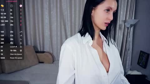 Erline and Monica online show from 11/16/25, 07:19