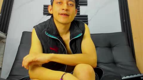 Snapshot of eros_fang chatting on 10/17/25, 12:19 eros_fang online show from 10/17/25, 12:19