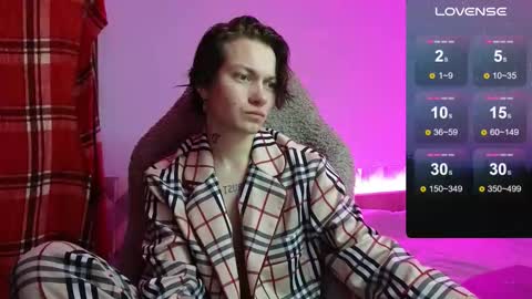 esajukyy online show from 11/04/25, 08:57