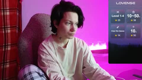 esajukyy online show from 11/19/25, 10:26