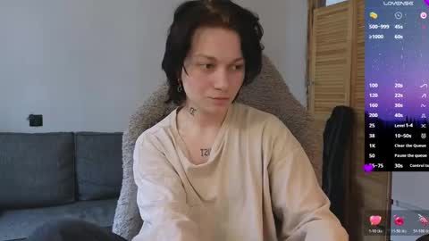 esajukyy online show from 04/10/26, 08:52