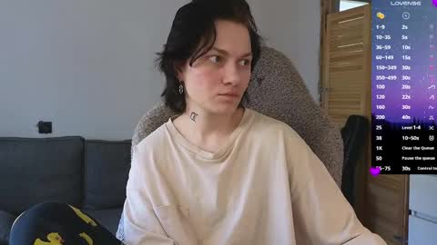 esajukyy online show from 04/15/26, 05:03