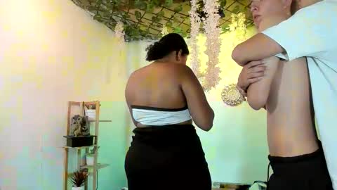 Snapshot of escarlet_hot06 chatting on 02/25/26, 01:48 escarlet_hot06 online show from 02/25/26, 01:48