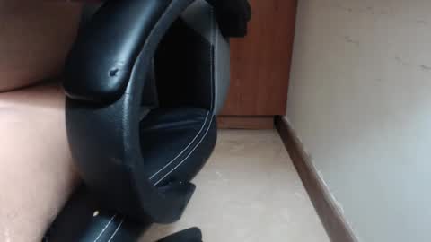 Snapshot of escorpion51 chatting on 12/02/24, 01:36 escorpion51 online show from 12/02/24, 01:36