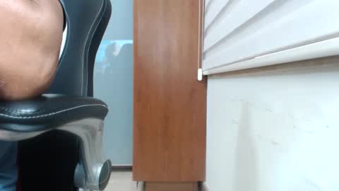 Snapshot of escorpion51 chatting on 02/23/25, 11:33 escorpion51 online show from 02/23/25, 11:33