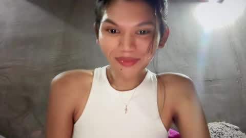 Snapshot of esilchan chatting on 05/10/26, 01:49 Chelliane online show from 05/10/26, 01:49