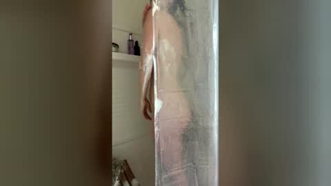 Snapshot of esimaralda chatting on 04/18/26, 02:21 esimaralda online show from 04/18/26, 02:21