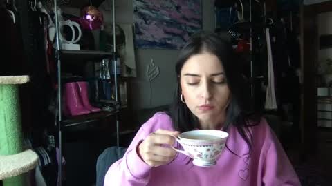 Snapshot of esimaralda chatting on 05/04/26, 02:57 esimaralda online show from 05/04/26, 02:57