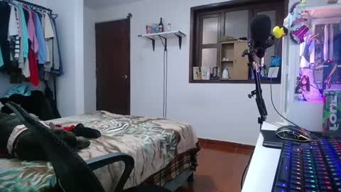 Snapshot of esjrobles chatting on 12/26/24, 02:55 Esteban online show from 12/26/24, 02:55