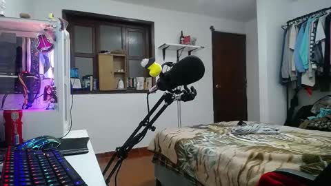 Snapshot of esjrobles chatting on 12/31/24, 06:16 Esteban online show from 12/31/24, 06:16