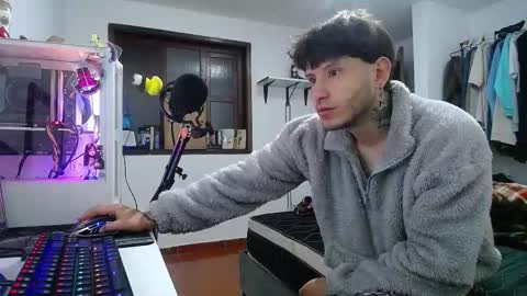 Snapshot of esjrobles chatting on 01/04/25, 04:12 Esteban online show from 01/04/25, 04:12