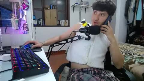 Snapshot of esjrobles chatting on 01/13/25, 05:33 Esteban online show from 01/13/25, 05:33