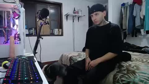 Snapshot of esjrobles chatting on 01/19/25, 02:15 Esteban online show from 01/19/25, 02:15