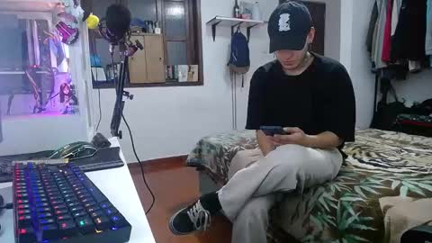 Snapshot of esjrobles chatting on 01/26/25, 05:56 Esteban online show from 01/26/25, 05:56