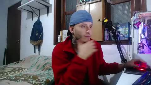 Snapshot of esjrobles chatting on 03/05/25, 03:29 Esteban online show from 03/05/25, 03:29