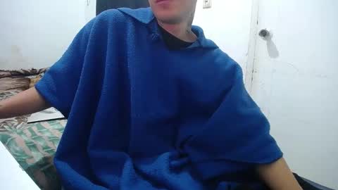Snapshot of esjrobles chatting on 10/08/25, 06:05 Esteban online show from 10/08/25, 06:05
