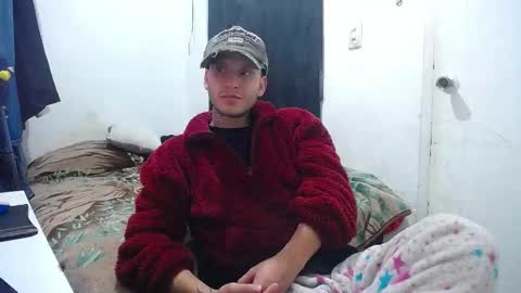 Snapshot of esjrobles chatting on 10/15/25, 06:41 Esteban online show from 10/15/25, 06:41