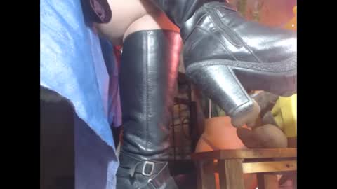 Snapshot of eskelaswd chatting on 02/15/26, 07:51 Eskela911 online show from 02/15/26, 07:51