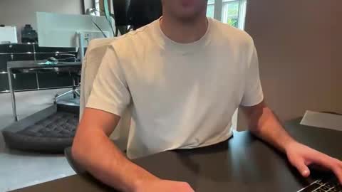 eskp online show from 10/31/25, 01:23